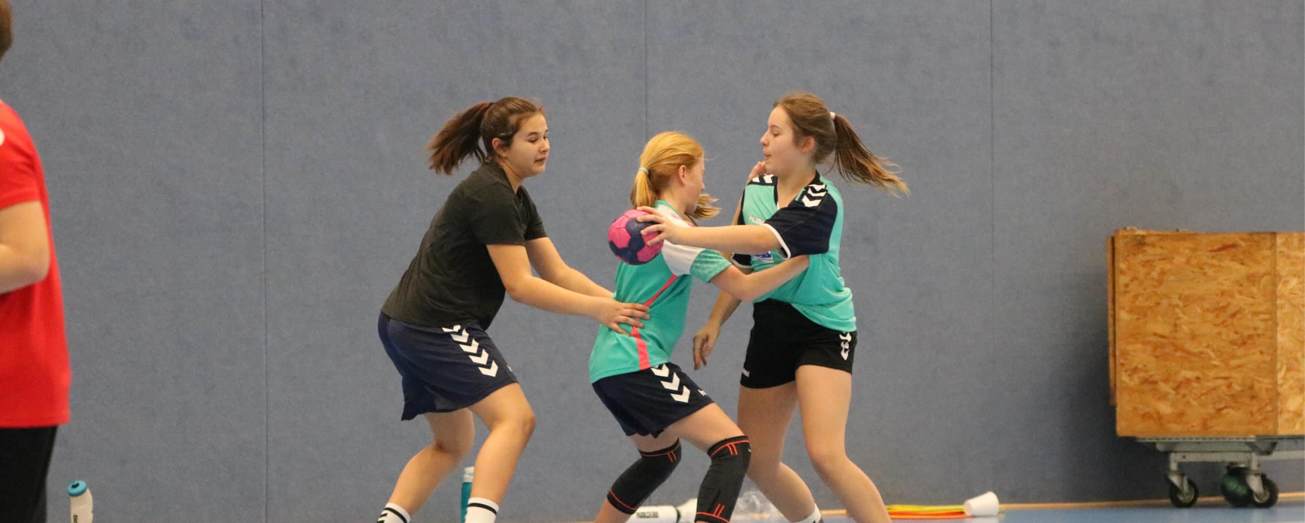 Slides-Homepage_HC2_Handballcamp-scaled.jpg